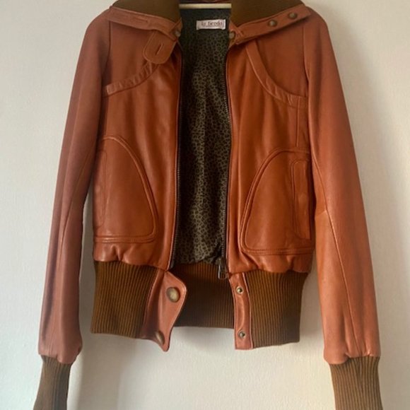 Elegant Tan Leather Jacket - Picture 1 of 15